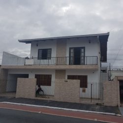 Casa Residencial com 130m², 4 quartos, 1 suíte, 1 garagem, no bairro Centro em Balneário Camboriú