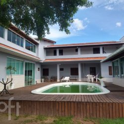 Casa Residencial com 180m², 5 quartos, 1 suíte, 2 garagens, no bairro Pinheira em Palhoça