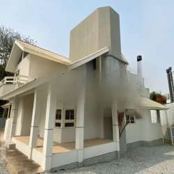 Casa Residencial com 250m², 4 quartos, 1 suíte, 5 garagens, no bairro Cidade Universitaria Pedra Branca em Palhoça