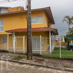 Casa Residencial com 300m², 4 quartos, 2 suítes, 2 garagens, no bairro Jardim Atlântico em Florianópolis