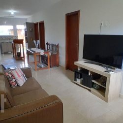 Casa Residencial com 72m², 3 quartos, 1 suíte, no bairro São João do Rio Vermelho em Florianópolis