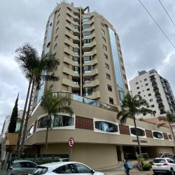 Apartamentos com 130m², 4 quartos, 1 suíte, 3 garagens, no bairro Centro em Florianópolis