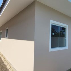 Casa Residencial com 70m², 3 quartos, 1 suíte, 2 garagens, no bairro São João do Rio Vermelho em Florianópolis