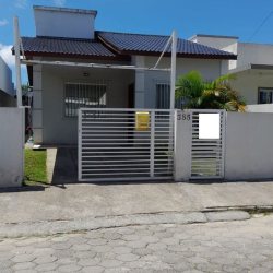 Casa Residencial com 85m², 2 quartos, 1 suíte, 1 garagem, no bairro São João do Rio Vermelho em Florianópolis