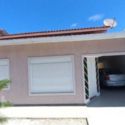 Casa Residencial com 130m², 3 quartos, 1 suíte, 2 garagens, no bairro Areias em São José