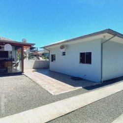 Casa Residencial com 90m², 3 quartos, 2 garagens, no bairro Ingleses em Florianópolis