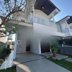 Casa Residencial com 158m², 3 quartos, 1 suíte, 2 garagens, no bairro Campeche Leste em Florianópolis