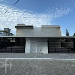 Casa Residencial com 209m², 4 quartos, 3 suítes, 2 garagens, no bairro Ingleses em Florianópolis