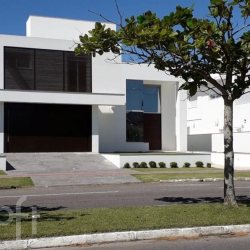 Casa Residencial com 527m², 4 quartos, 4 suítes, 2 garagens, no bairro Jurere Oeste em Florianópolis