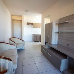 Apartamentos com 43m², 1 quarto, 1 suíte, 1 garagem, no bairro Canasvieiras em Florianópolis