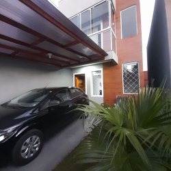 Casa Residencial com 95m², 2 quartos, 2 suítes, 1 garagem, no bairro São João do Rio Vermelho em Florianópolis