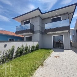 Casa Residencial com 100m², 3 quartos, 1 suíte, no bairro Praia do Sonho em Palhoça