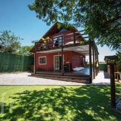 Casa Residencial com 120m², 3 quartos, 2 suítes, 1 garagem, no bairro Rio tavares central em Florianópolis