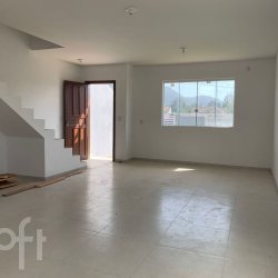 Casa Residencial com 109m², 2 quartos, 2 suítes, 2 garagens, no bairro São João do Rio Vermelho em Florianópolis