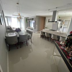 Apartamentos com 130m², 4 quartos, 4 suítes, 3 garagens, no bairro Pioneiros em Balneário Camboriú