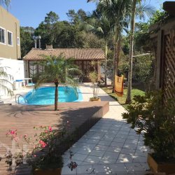 Casa Residencial com 210m², 3 quartos, 2 suítes, 3 garagens, no bairro Campeche Central em Florianópolis