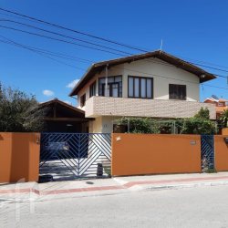 Casa Residencial com 183m², 5 quartos, 4 garagens, no bairro Campeche Sul em Florianópolis