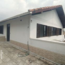 Casa Residencial com 200m², 5 quartos, 1 suíte, 3 garagens, no bairro Agronômica em Florianópolis