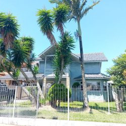 Casa Residencial com 200m², 3 quartos, 1 suíte, 2 garagens, no bairro Campeche Central em Florianópolis