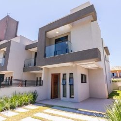 Casa Residencial com 130m², 3 quartos, 1 suíte, 2 garagens, no bairro Ponta das Canas em Florianópolis