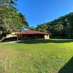 Casa Residencial com 147m², 3 quartos, 1 garagem, no bairro Armação em Florianópolis