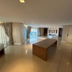 Apartamentos com 220m², 3 quartos, 3 suítes, 3 garagens, no bairro Agronômica em Florianópolis