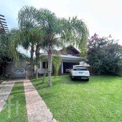 Casa Residencial com 900m², 8 quartos, 4 suítes, no bairro Jurere Oeste em Florianópolis