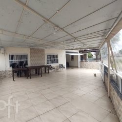 Casa Residencial com 250m², 4 quartos, 3 suítes, 3 garagens, no bairro Pinheira em Palhoça