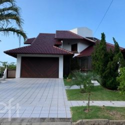 Casa Residencial com 342m², 4 quartos, 4 suítes, no bairro Jurere Oeste em Florianópolis