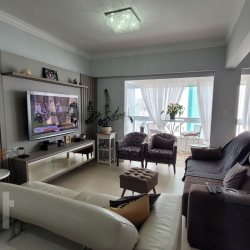 Apartamentos com 106m², 3 quartos, 1 suíte, 2 garagens, no bairro Centro em Balneário Camboriú