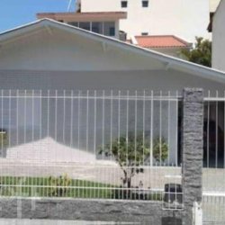 Casa Residencial com 265m², 6 quartos, 4 suítes, 3 garagens, no bairro Cachoeira do bom Jesus em Florianópolis