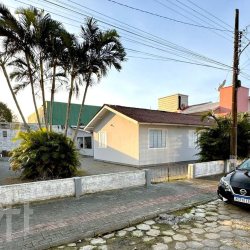 Casa Residencial com 120m², 3 quartos, 2 garagens, no bairro Praia de Fora em Palhoça