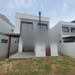 Casa Residencial com 185m², 4 quartos, 1 suíte, 2 garagens, no bairro Rio tavares central em Florianópolis