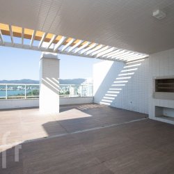 Apartamentos com 373m², 3 quartos, 3 suítes, 5 garagens, no bairro Agronômica em Florianópolis