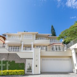 Casa Residencial com 308m², 4 quartos, 2 garagens, no bairro Saco dos limões em Florianópolis