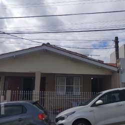 Casa Residencial com 143m², 5 quartos, 1 suíte, 1 garagem, no bairro Centro em Florianópolis