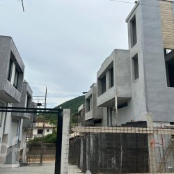 Casa Residencial com 207m², 3 quartos, 1 suíte, 1 garagem, no bairro Rio tavares central em Florianópolis