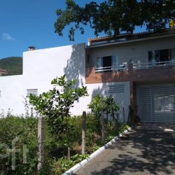 Casa Residencial com 690m², 10 quartos, no bairro Armação em Florianópolis