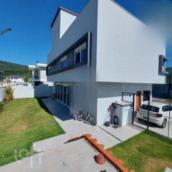 Casa Residencial com 230m², 4 quartos, 3 suítes, 2 garagens, no bairro Vargem Grande em Florianópolis