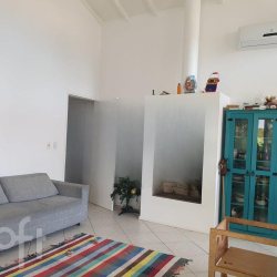 Casa Residencial com 180m², 3 quartos, no bairro Campeche Central em Florianópolis