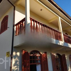 Casa Residencial com 240m², 7 quartos, 6 garagens, no bairro Canasvieiras em Florianópolis