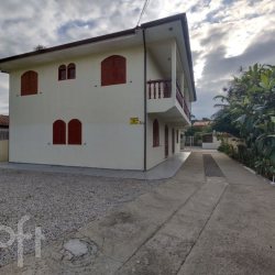 Casa Residencial com 240m², 7 quartos, 6 garagens, no bairro Canasvieiras em Florianópolis