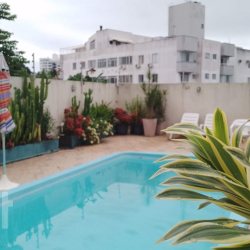 Casa Residencial com 329m², 3 quartos, 2 suítes, 4 garagens, no bairro Capoeiras em Florianópolis