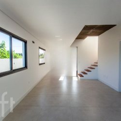 Casa Residencial com 121m², 3 quartos, 3 suítes, 2 garagens, no bairro Campeche Central em Florianópolis