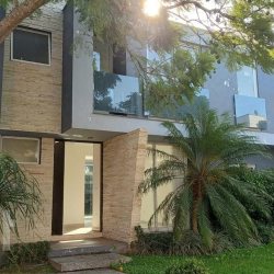 Casa Residencial com 200m², 3 quartos, 1 suíte, 1 garagem, no bairro Campeche Leste em Florianópolis