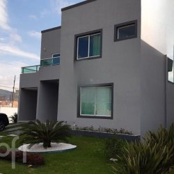 Casa Residencial com 209m², 3 quartos, 3 suítes, 2 garagens, no bairro Campeche Central em Florianópolis