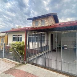 Casa Residencial com 200m², 4 quartos, 4 suítes, 2 garagens, no bairro Jardim Atlântico em Florianópolis