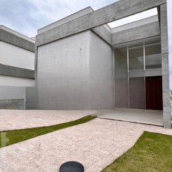 Casa Residencial com 299m², 3 quartos, 3 suítes, 2 garagens, no bairro Cidade Universitaria Pedra Branca em Palhoça