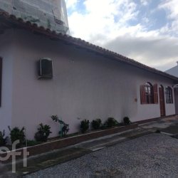 Casa Residencial com 183m², 4 quartos, 1 suíte, 1 garagem, no bairro Barreiros em São José