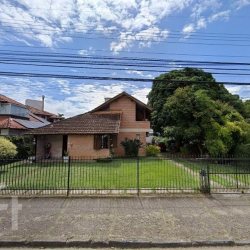 Casa Residencial com 165m², 3 quartos, no bairro Córrego Grande em Florianópolis